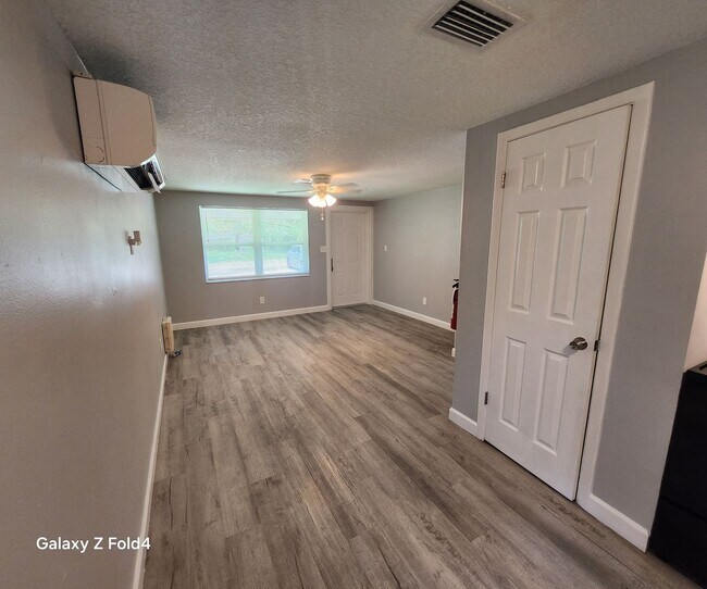 Photo - 12319 Unidad A