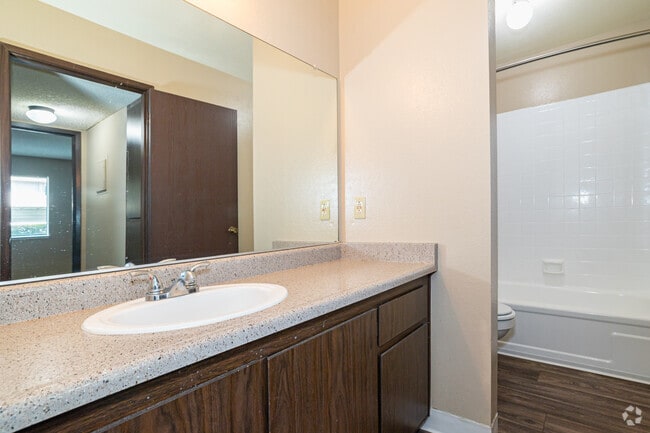 1BR, 1BA - 720SF