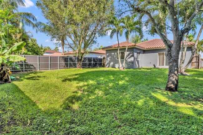 Photo - 865 SW 6th St