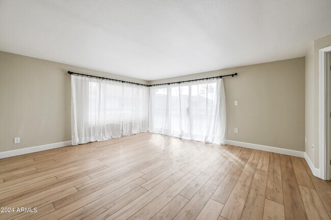 Photo - 17404 N 99th Ave