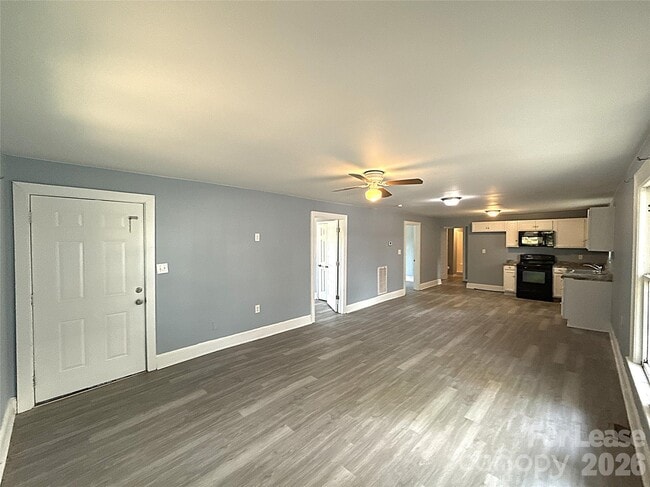Photo - 207 Bradford Dr