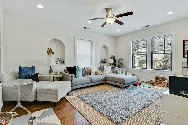 Photo - 1831 W Leland Ave Apartment Unit 1