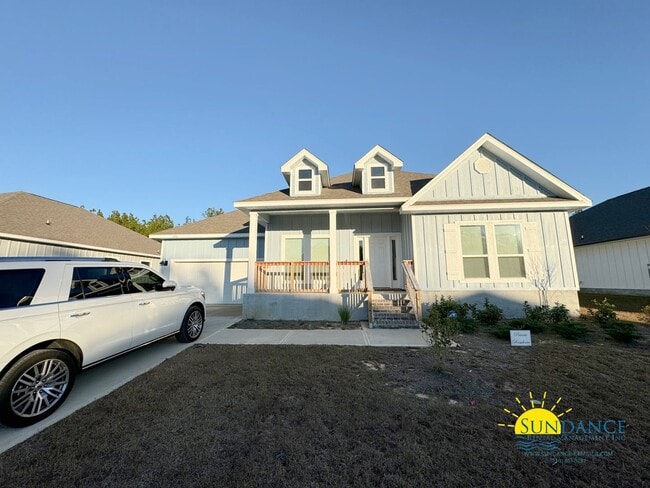 Building Photo - Stunning 4 Bedroom Home in Hillwood Estates, Crestview!