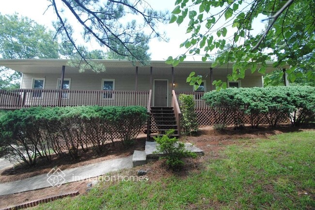 Building Photo - 266 Farm Ridge Dr NE