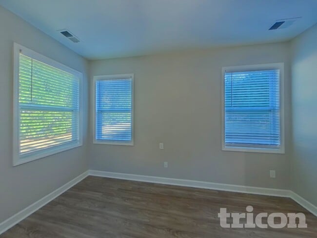 Photo - 806 Simones Ct