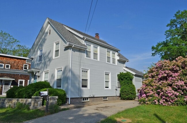 Building Photo - 13 S Kilby St Rental