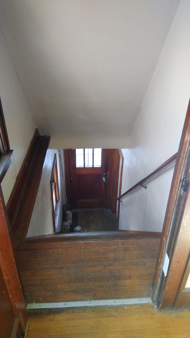Photo - 1204 E McClure Ave Apartments