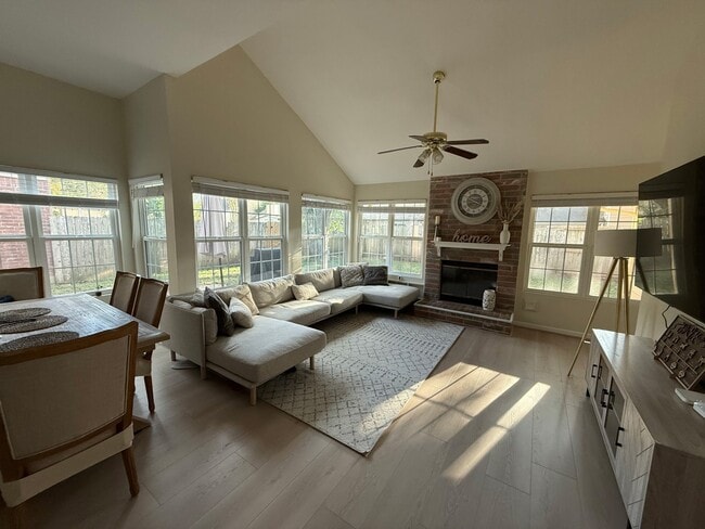 Photo - 4823 Sunshine Dr