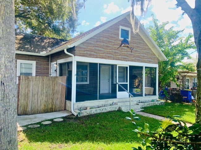 Building Photo - 136 W Pine Bluff St