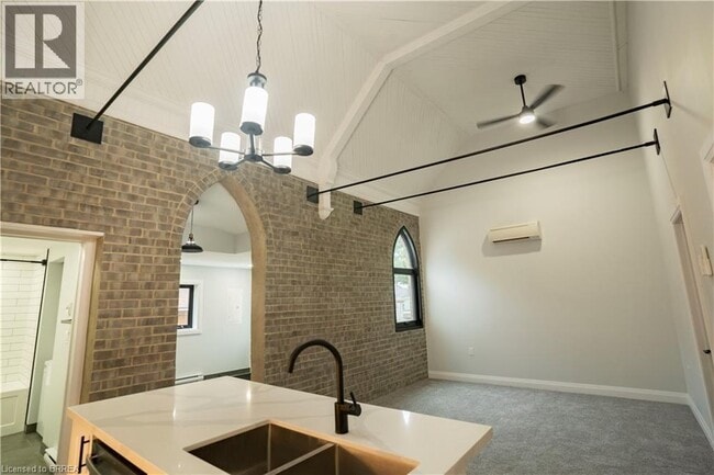 Photo - 130 Elgin St Unit 5