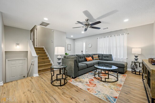 25 Jennifer Ln