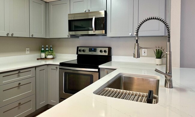 Building Photo - 4460 S Pitkin St Unit 128