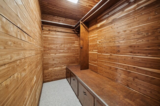 Building Photo - 10607 Longmont Dr