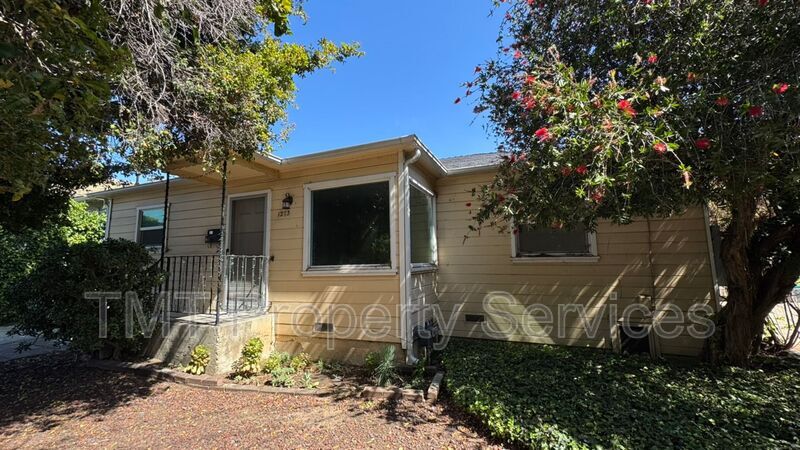 Photo - 1273 Ella St
