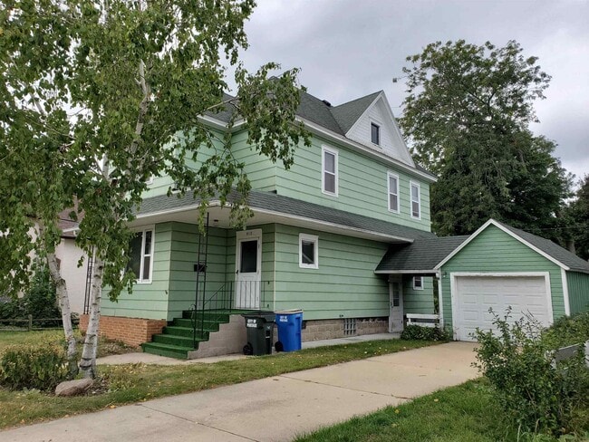 Building Photo - 912 Cass St Rental