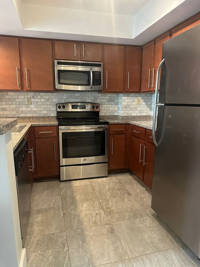 Photo - Lake Plaza Condominiums - 3 bedroom - 2 PA... Unidad 702