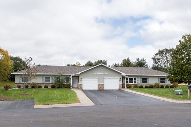 Hickory Drive & Pinecrest Community