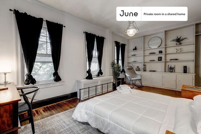 Room in Shared 7 bed/3.5 bath home in Woodley Park