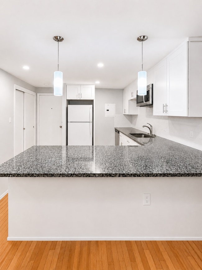 Photo - 121 Tremont St Unidad 420