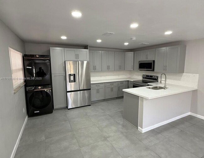 Building Photo - 4111 Stirling Rd Unit 109 Rental
