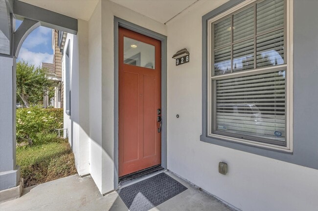Photo - 928 Valencia Ave