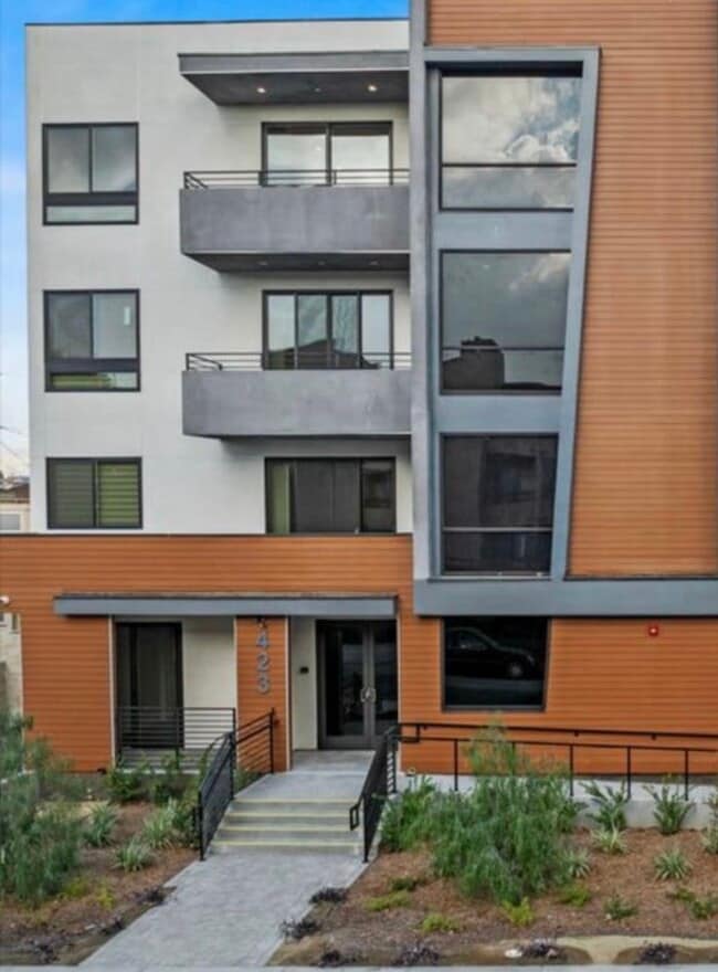 Photo - 439 Oak St Unit #301