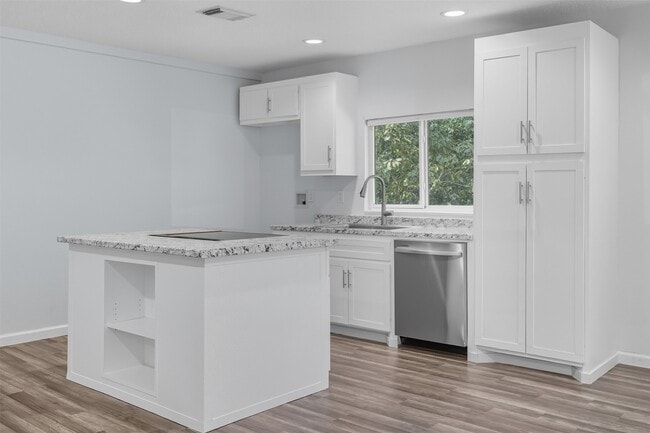 Photo - 30519 Lake Cir Ln