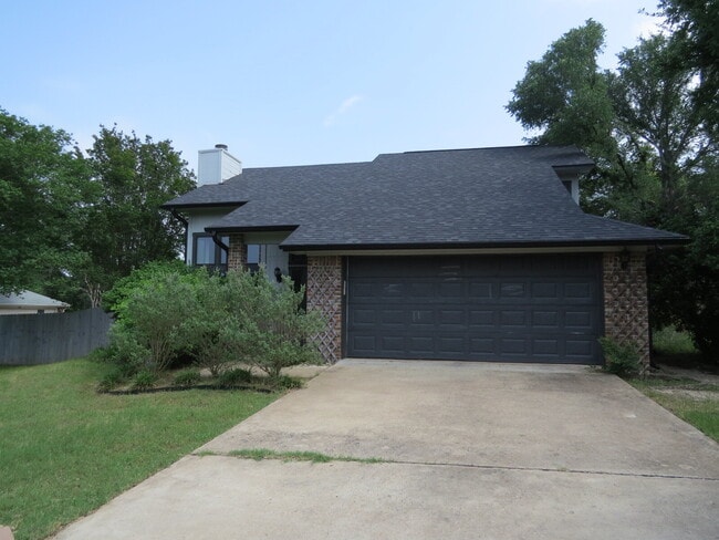 Building Photo - Welcome home to this beautifully maintained two-story residence that blends comfort, style, and e...