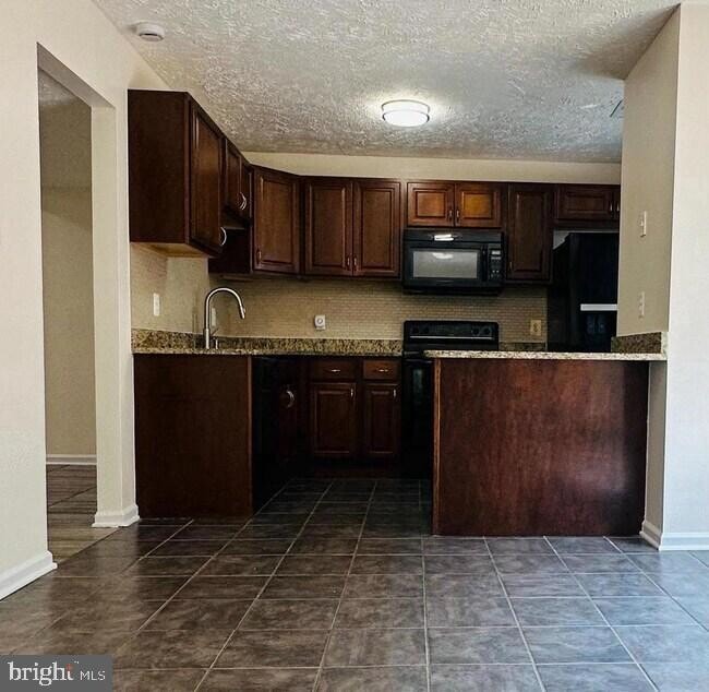Photo - 8658 Woodhue Ct