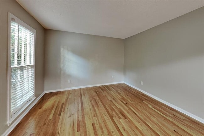 Photo - 4241 Glenforest Way