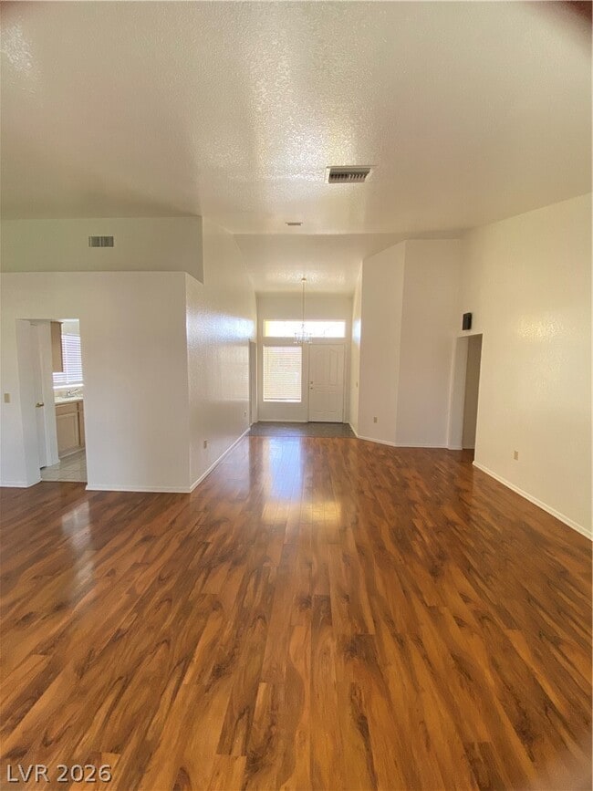 9012 Starmount Dr
