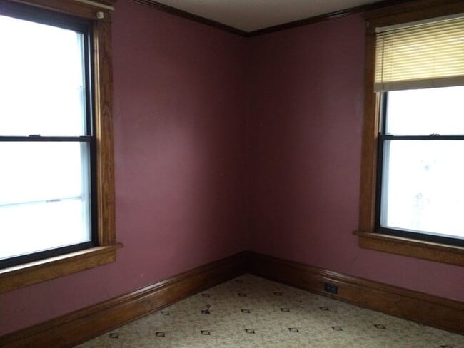 Photo - 618 W 1st St