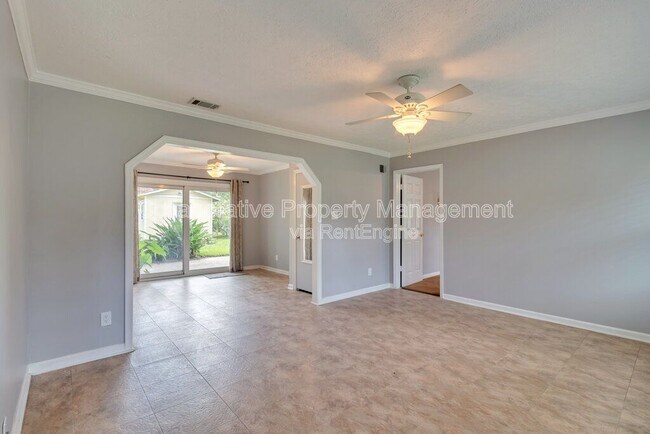 Photo - 319 Tanglewood Rd
