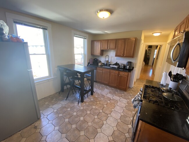 Photo - 176 Elm St Apartments Unit 2