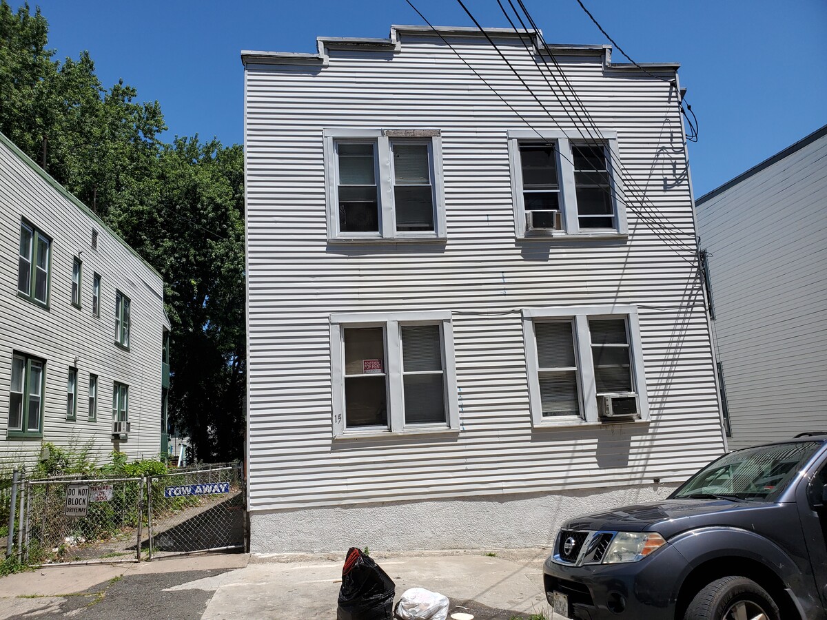 Photo - 15 Courtland St Apartments Unit 2R