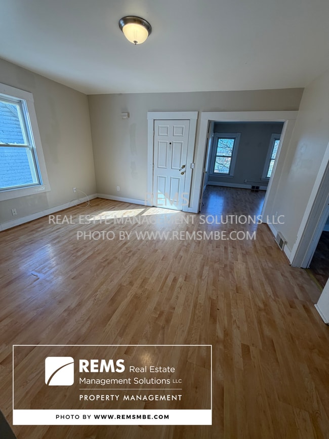 Photo - 947 Williamson St Unit 2 - Upper