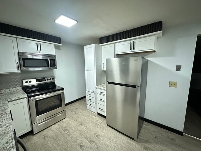 Photo - 1752 Woodlawn Ave NW