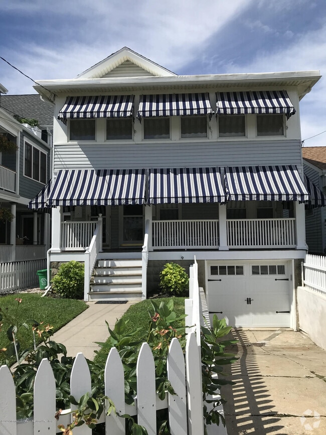 Building Photo - 7 Webb Ave Unit 1 W Rental