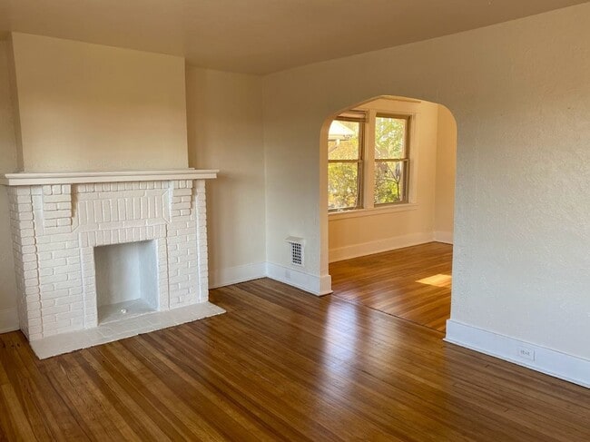 Photo - 2309 Eldridge St Unit 2nd