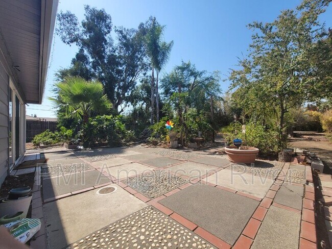 Photo - 2409 Barcelona Way