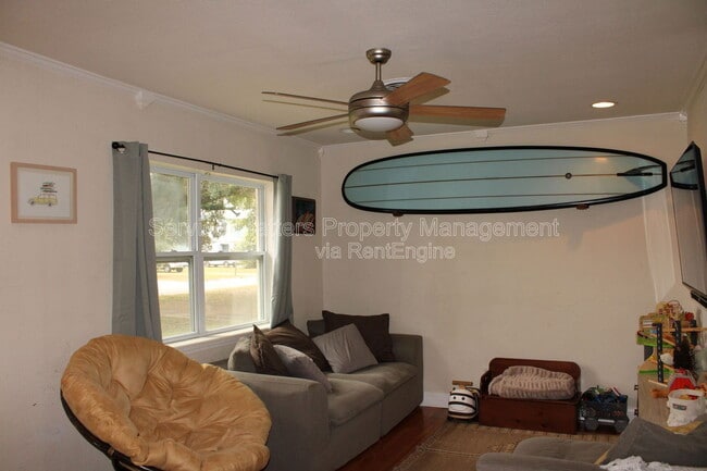 Photo - 1550 E Leonard St