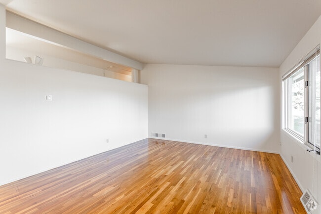 3BR, 1BA - 1,425 SF