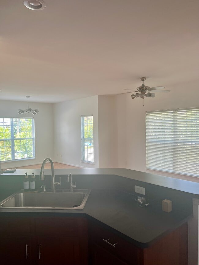 vista desde la cocina - 1543 Cass Lake Rd Unidad Vistas