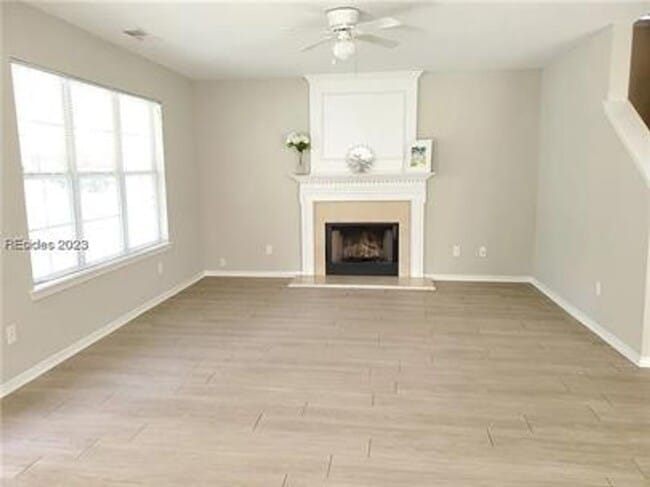 187 University Pkwy