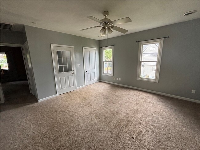 Building Photo - 507 Welles St Rental