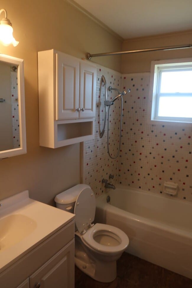 Photo - 1 bed 1 bath Unit 6