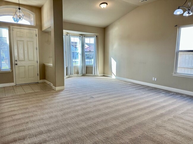 Photo - $2,295 Locan & Gettysburg, 4 Bedroom Home - Rialto Ave, Clovis