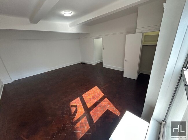 Building Photo - WEST 73 STREET Unit 9E