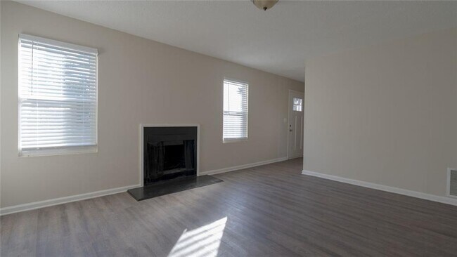 Photo - 6218 Creekford Ln