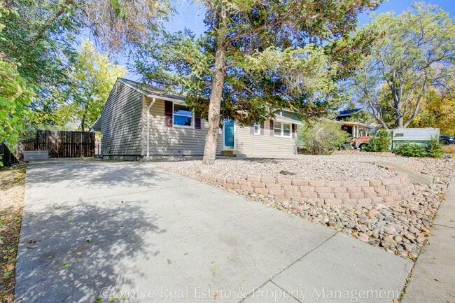 Photo - Evolve Real Estate: Charming Ranch Style Retreat In the Heart of Denver, 15 minutes to Downtown D...